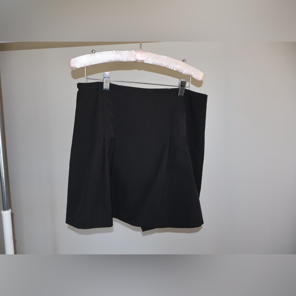Pleated Black Women’s Mini Skirt/Skort Size Large
